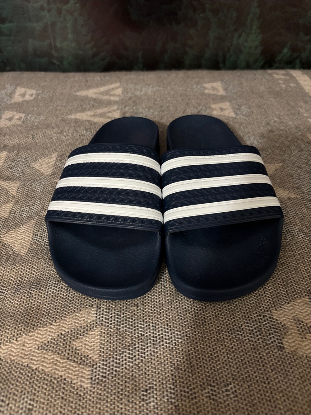 Adidas Navy Blue and White Size 4 Mens’ Sandles